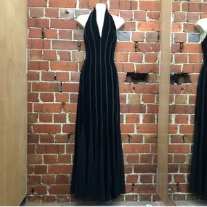 Tadashi Black Velvet Bombshell Gown. Size Petite. Style 192669L. Cut # 10009.